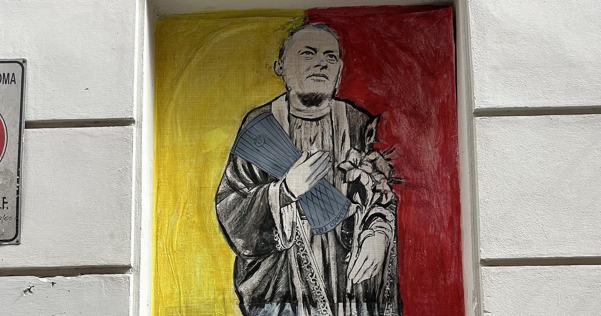 Mourinho Roma return: a Roma street tribute to Jose Mourinho in the club colours